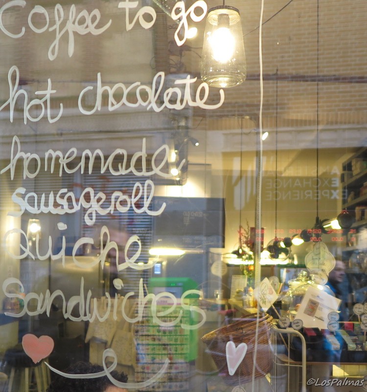 Café, bollos, sandwiches, quiches, mermeladas en  De Bakkerswinkel to go en Amsterdam