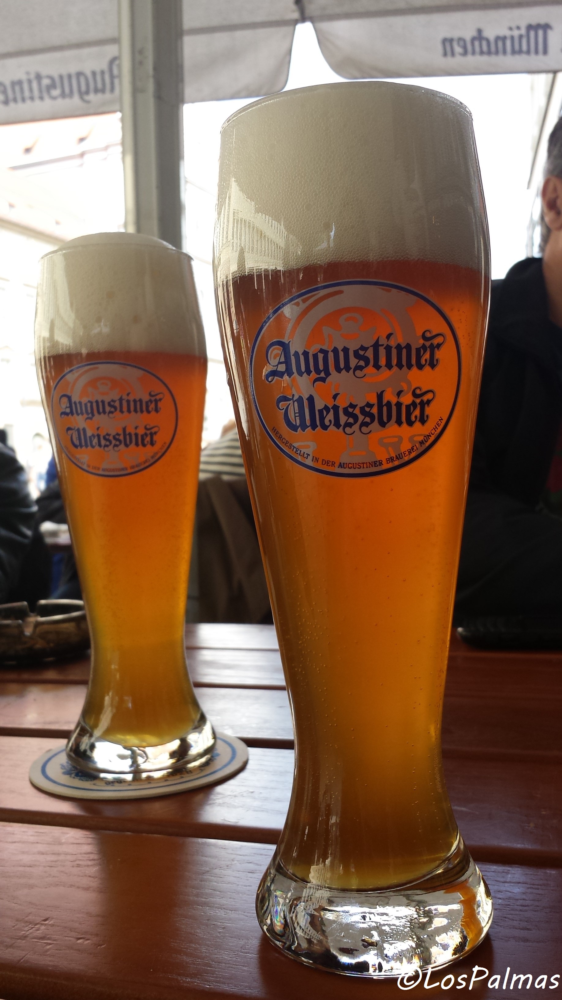 Ein Prosit, bitte. en la cervecería Zum Augustiner