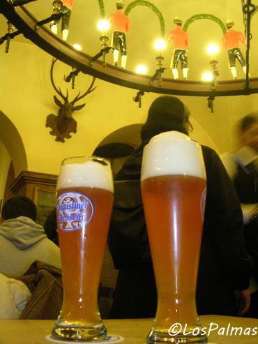 Prost en la cervecería Zum Augustiner